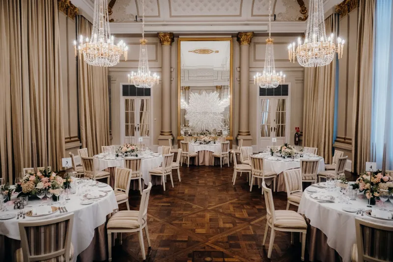 Ce que les clients d'exception n'osent pas toujours formuler : les véritables attentes du luxe événementiel parisien